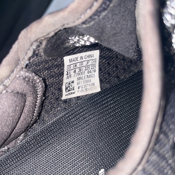 Yeezy Boost 350 V2 all black - Picture 8 of 10